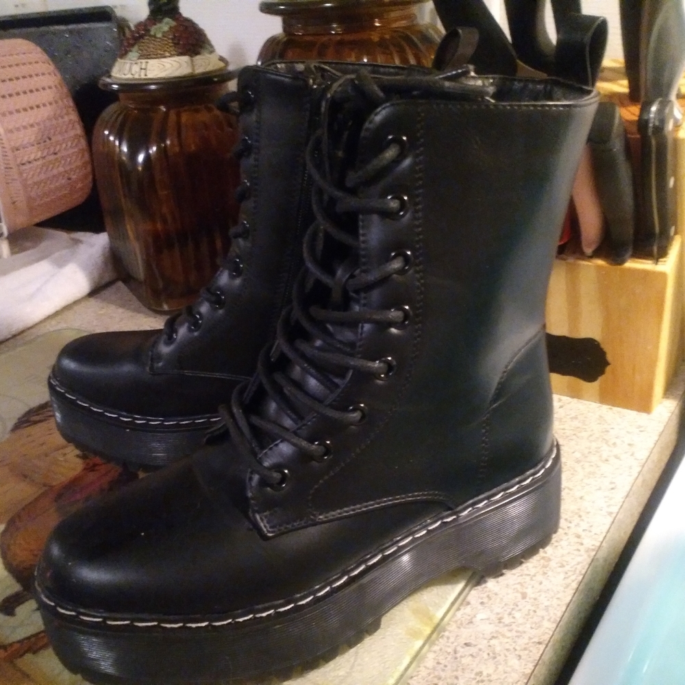 Jersey olive size 7 boots